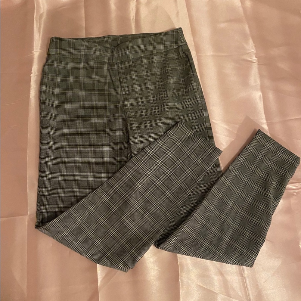 SOLD! ⭐️3/$12⭐️ Fitted Pants